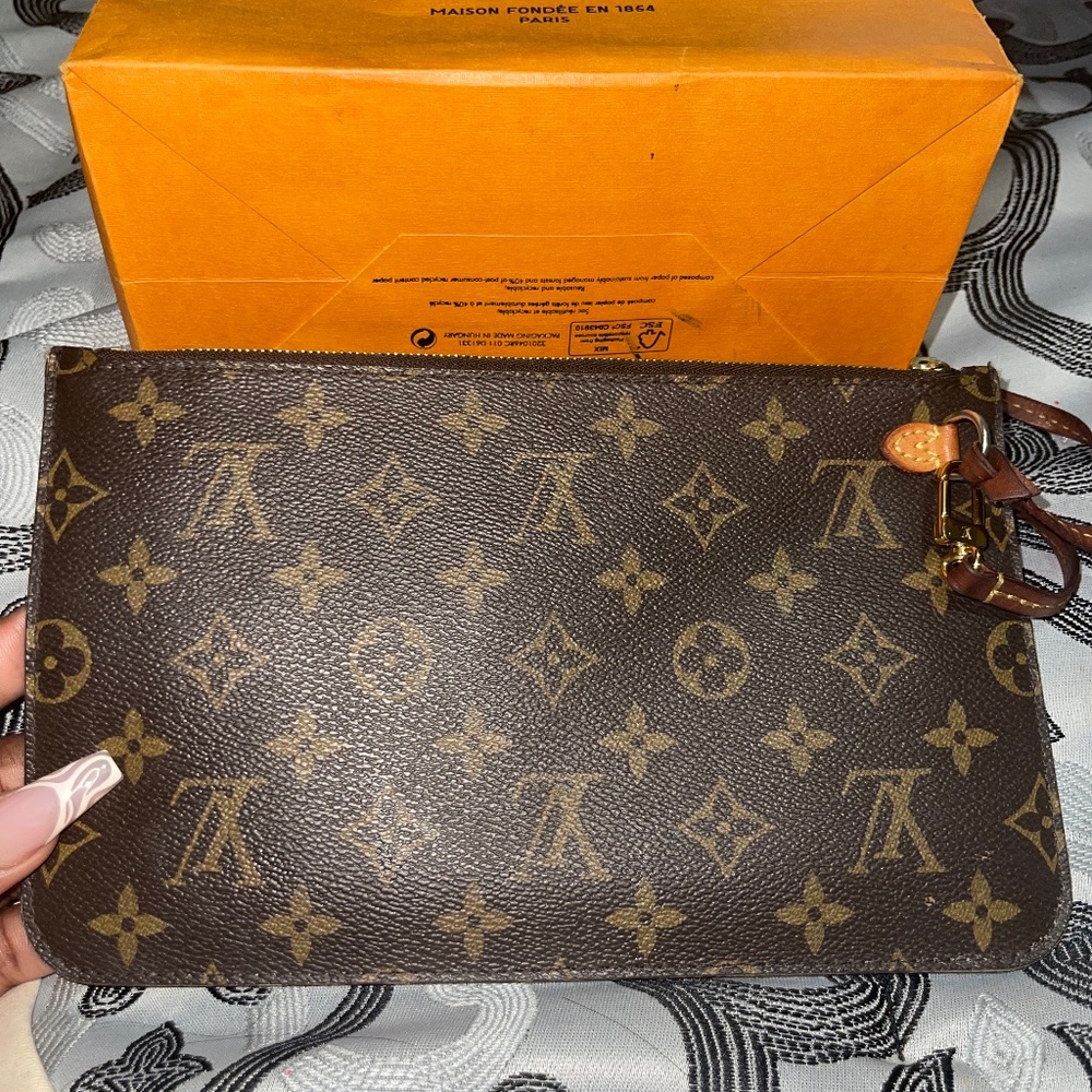 Louis Vuitton Neverfull Pochette